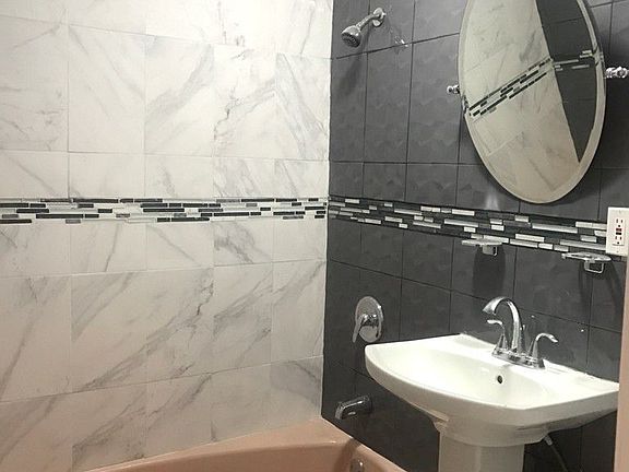 5th image of 14136 Rockaway Blvd Ste 2