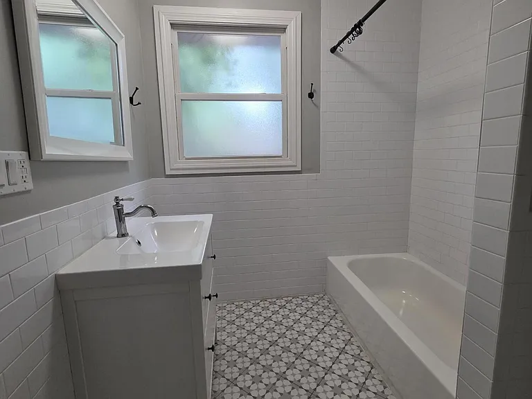 3353 Dellwood Ave — Photo 9