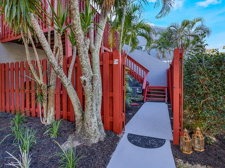7 Crossings Cir #H — Photo 43
