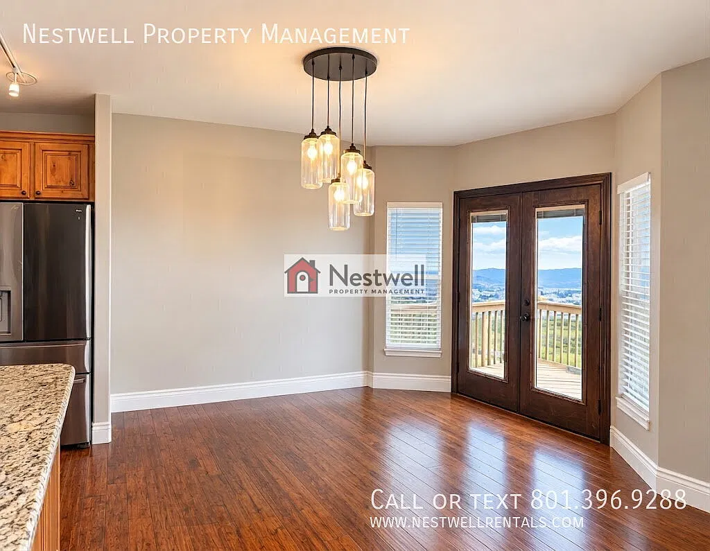 Spacious end-row townhome in the SunCrest area of Draper! — Photo 3