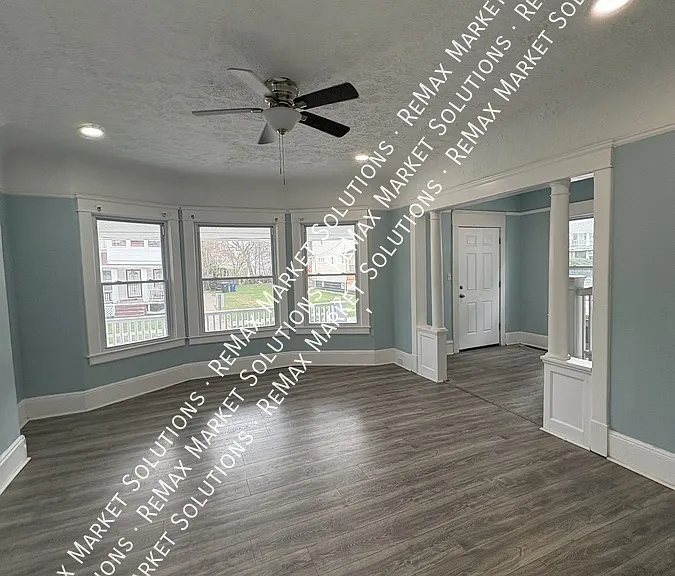 1130 E 111th St — Photo 3
