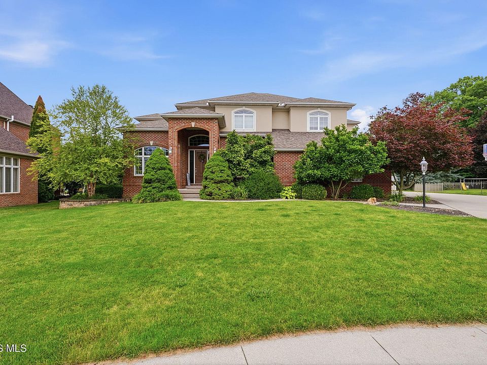 1st image of 456 Strathaven Dr