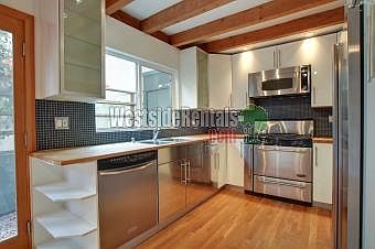3rd image of 1545 Yale St