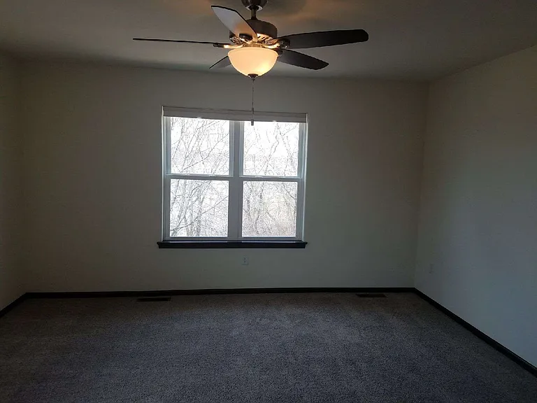 124 Villa Ct — Photo 16