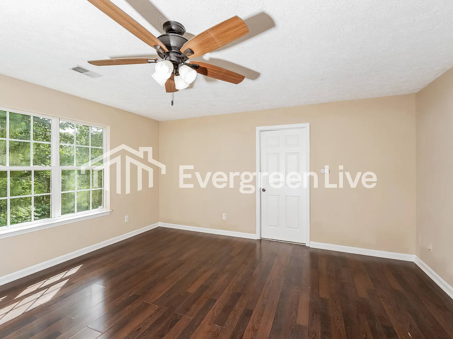 3 bed, 2.0 bath, 1200 sqft, $1,245 — Photo 3