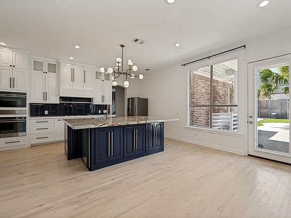 5th image of 1419 Biltmore Ct