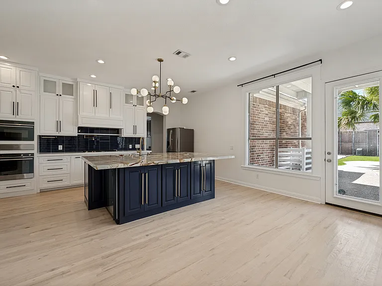 1419 Biltmore Ct — Photo 5