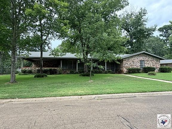 5th image of 14 Regency Dr