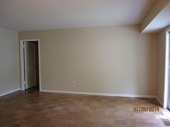 2nd image of 10624 Montrose Ave