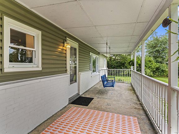 3rd image of 13983 Renick Rd