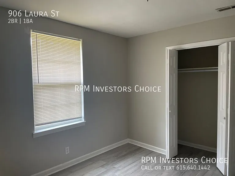 906 Laura St — Photo 11
