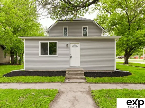 208 S 2nd St, Cedar Bluffs, NE 68015