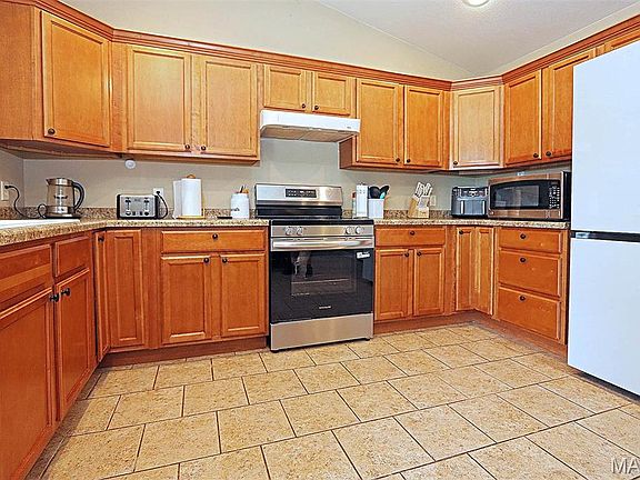 3rd image of 202 Brookside Dr