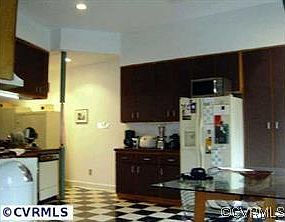 3rd image of 323 W Randolph St