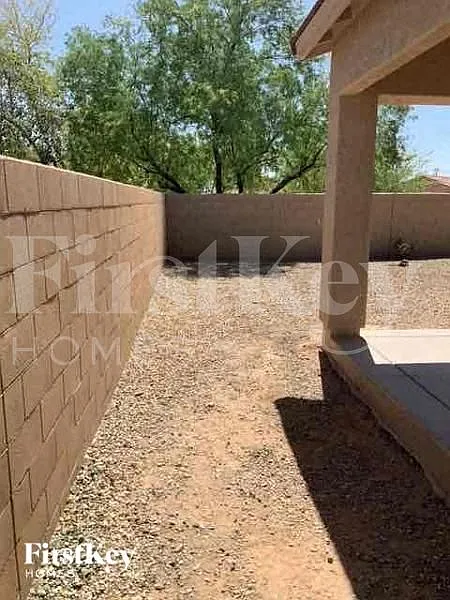 4 bed, 2.0 bath, 1836 sqft, $2,490 — Photo 2