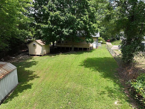 Park large vehicles, garden?