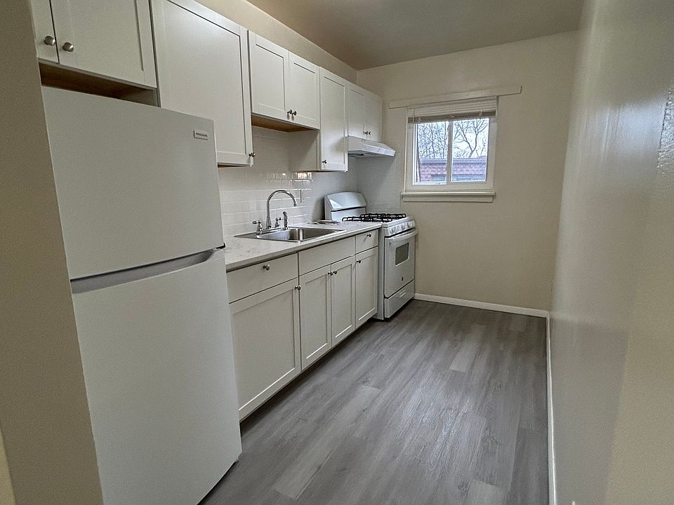 1st image of 158 W Cedar St #15