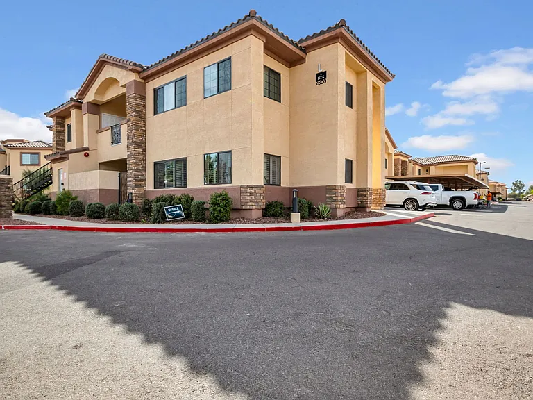 Desert Jewel Apartments — Photo 5
