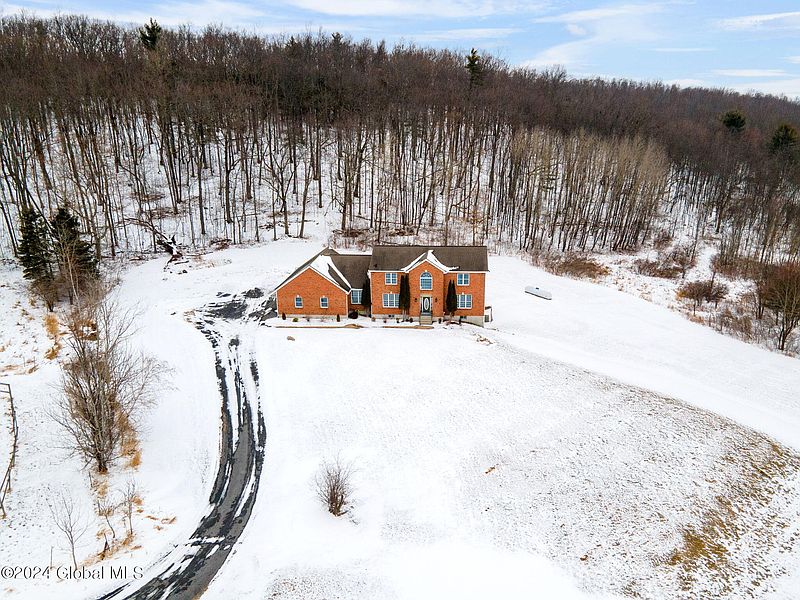 3rd image of 2680 Currybush Road