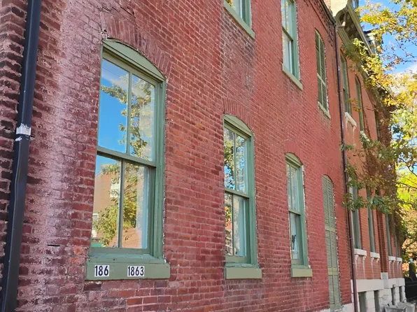 1863 S 10th St #2, Saint Louis, MO 63104