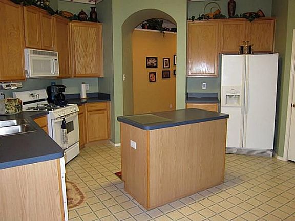 3rd image of 6207 Hillside Ln