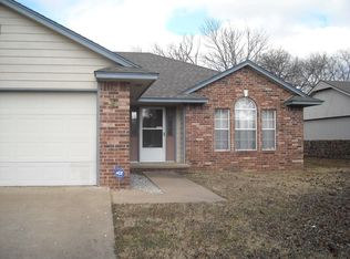 828 W 24th St N, Claremore, OK 74017