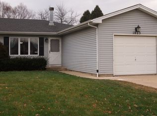 1025 Bent Tree Ct, Elgin, IL 60120