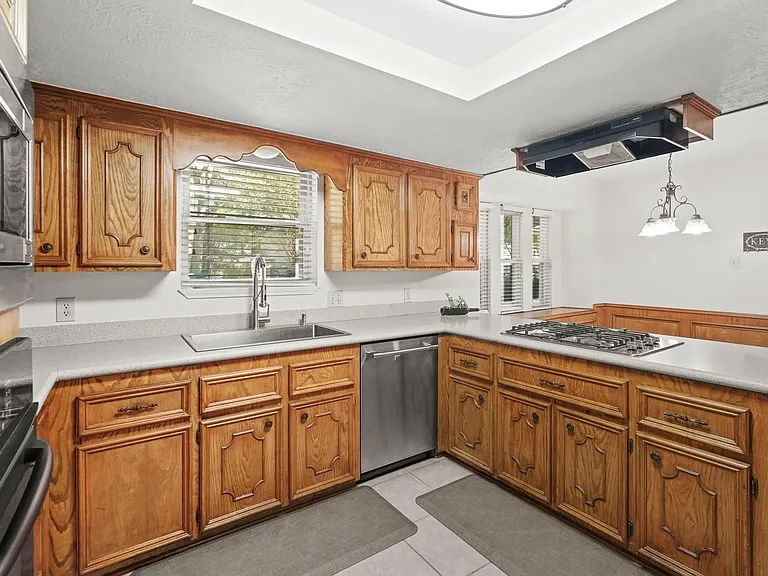12903 Wincrest Ct — Photo 19