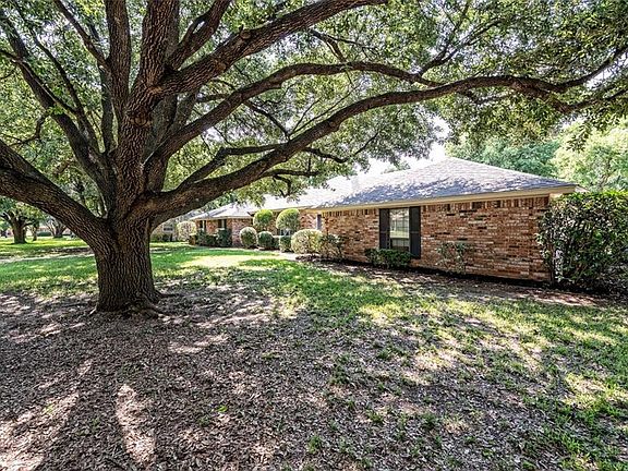 2nd image of 266 Oakwood Ln