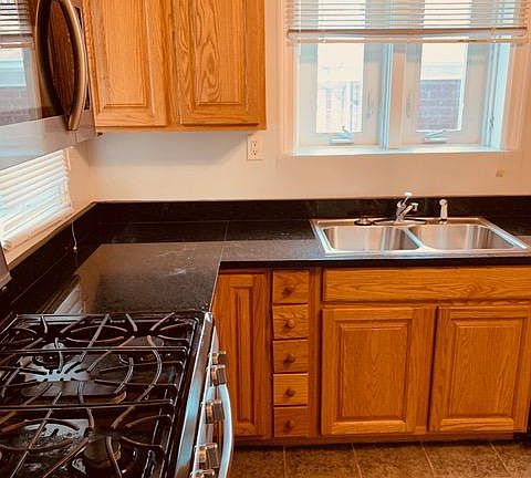 5th image of 4065 Tholozan Ave