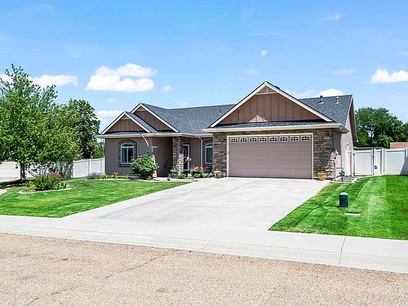 2nd image of 3513 Malibu Pl