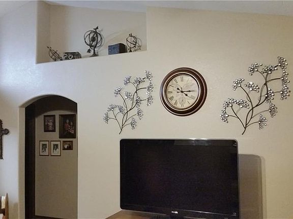 3rd image of 1809 Old Oaks Ln