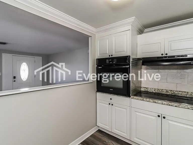 12904 Kings Manor Ave — Photo 8
