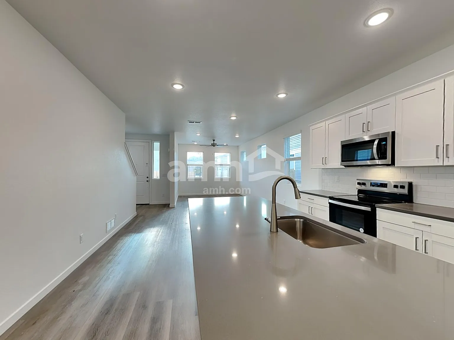 3 bed, 2.5 bath, 1730 sqft, $2,705 — Photo 4