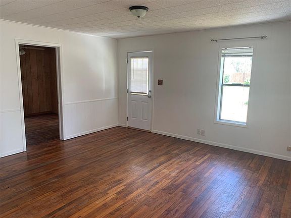 3rd image of 406 E Florida St