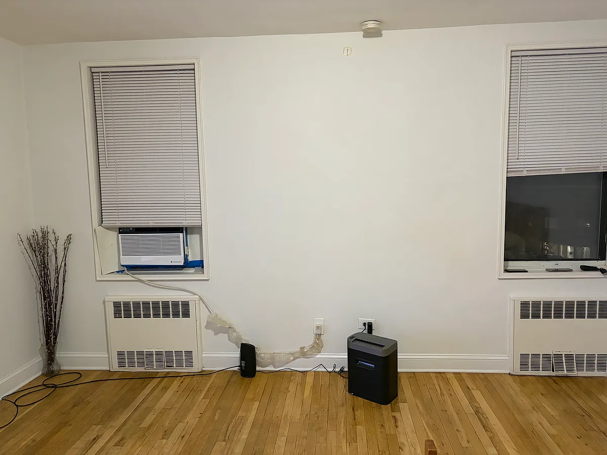 Building Photo - 8514 Broadway #6F