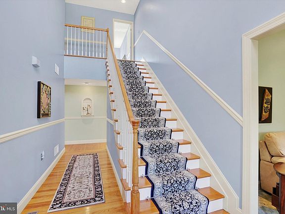 3rd image of 639 Chestnut Hill Rd