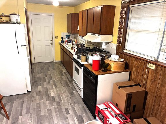 3rd image of 705 E Umlang St