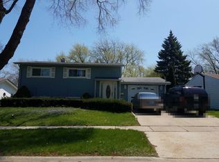 469 Diane Dr, Buffalo Grove, IL 60089