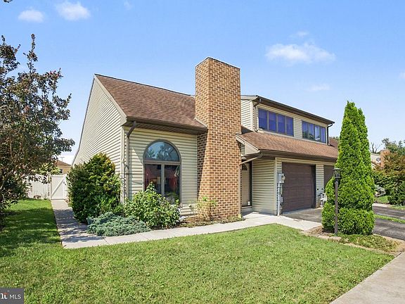 2nd image of 1122 Roosevelt Ct