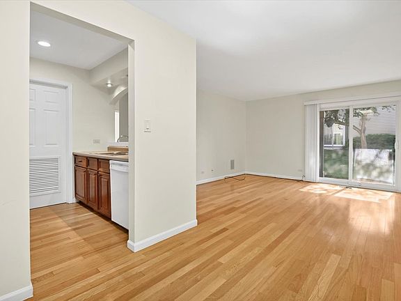 5th image of 329 Grissom Ct #329