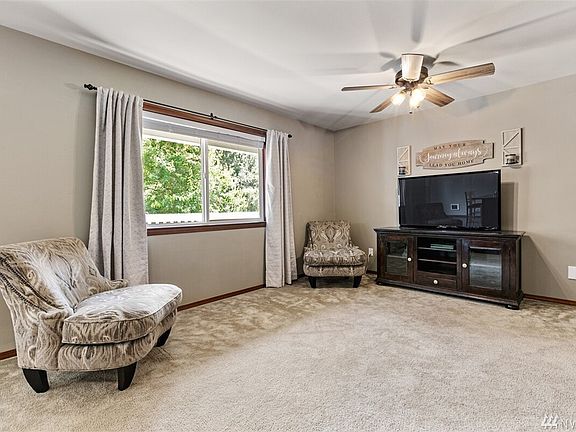 4th image of 8428 61st Pl NE