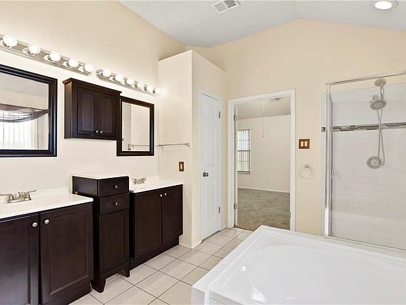 4th image of 1022 Silver Spruce Dr