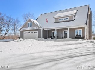 5240 Hidden Woods Ln, Hudsonville, MI 49426
