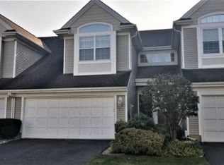 1309 Eagles Nest Ct, Stewartsville, NJ 08886