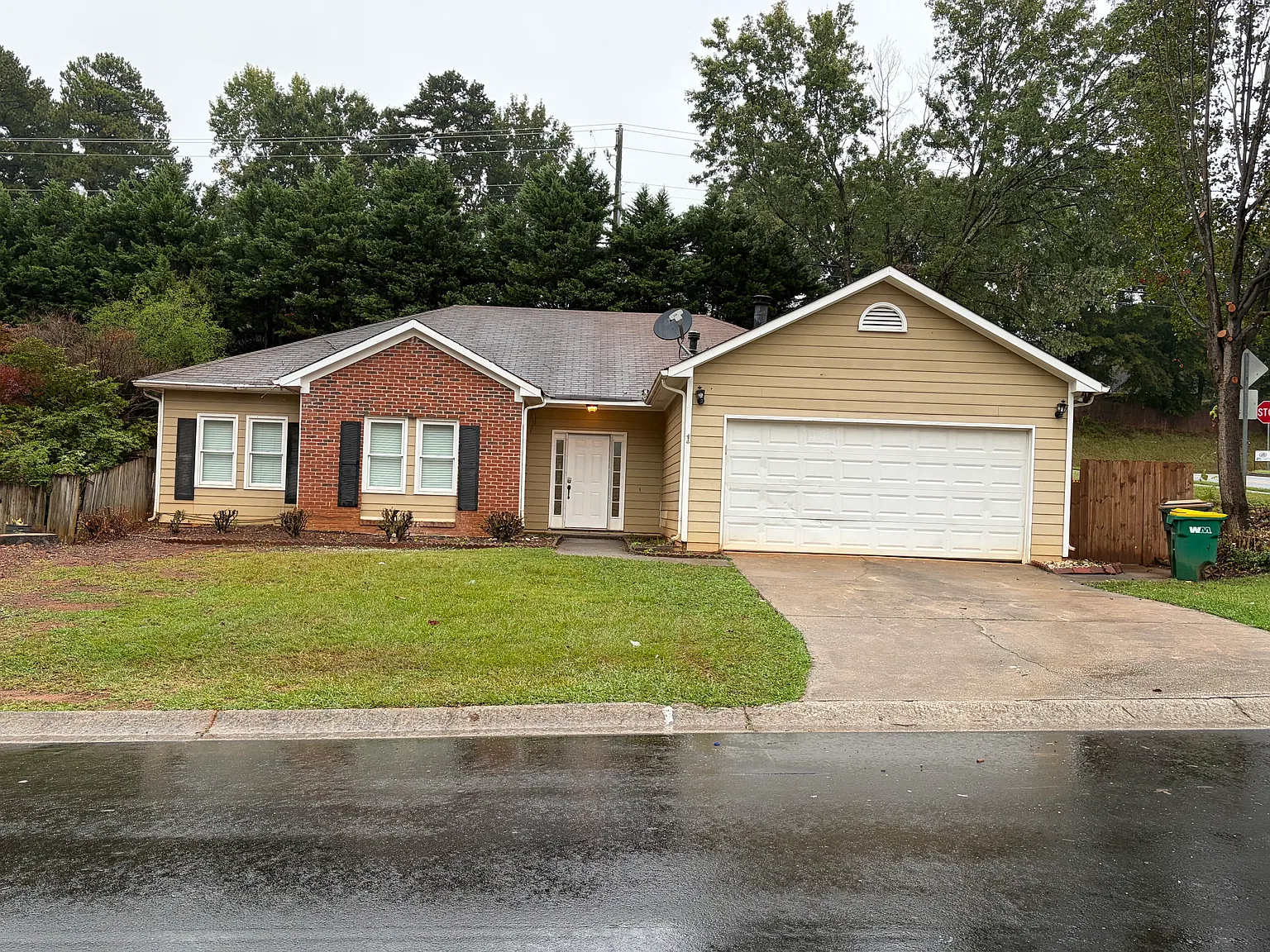 3 bed, 1858 sqft, $2,200 — Photo 1