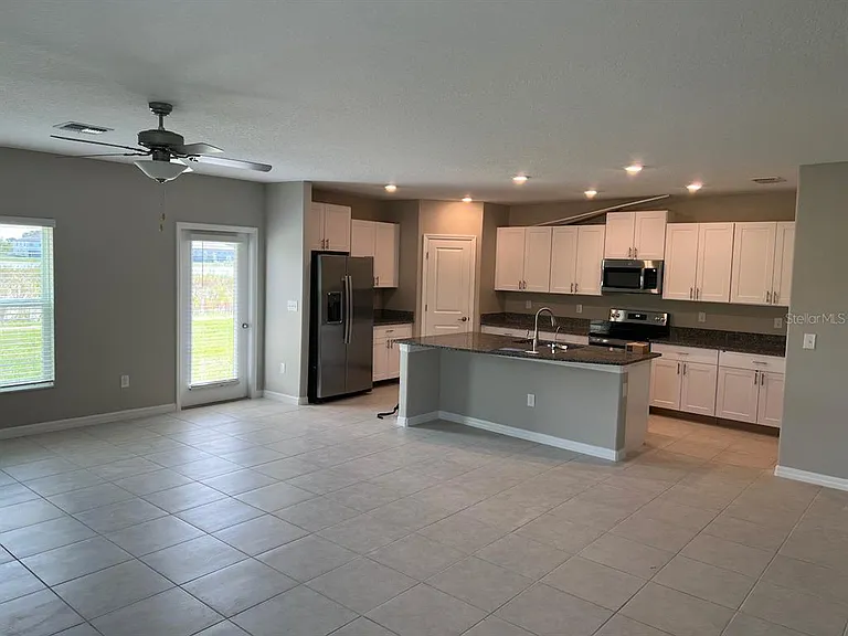 580 Royal Empress Dr — Photo 4