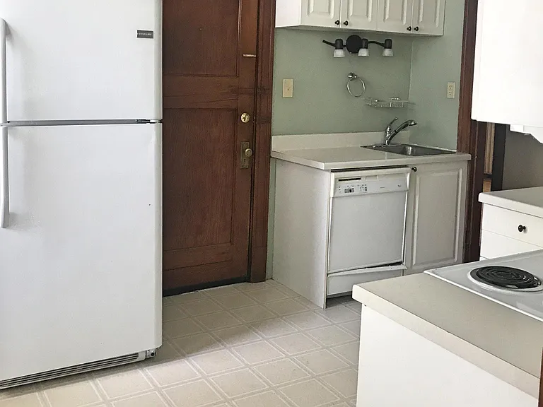 526 Reeves Dr — Photo 15