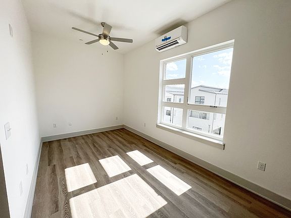 5th image of 542 Southgate Ave #212