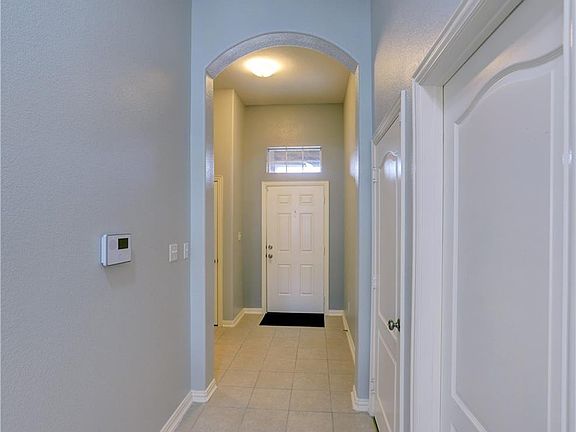5th image of 1105 Montell Ln